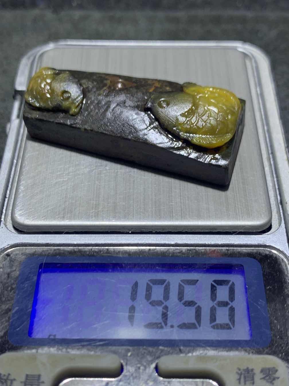 精美亚光原皮战国红玛瑙雕刻双鱼牌子一个(寓意，富贵有余）