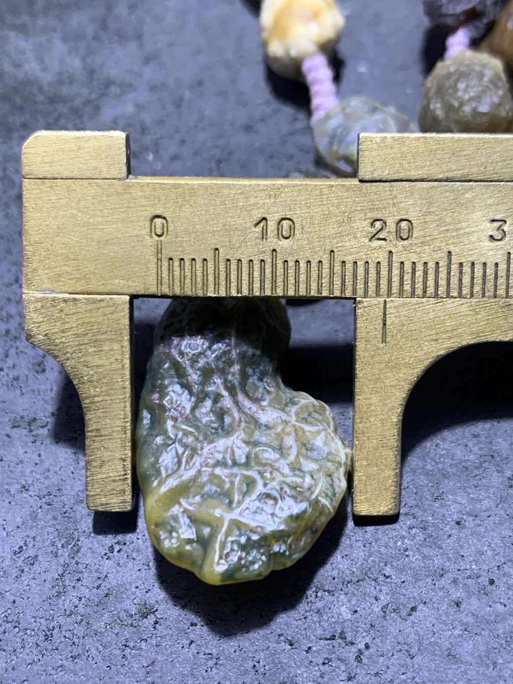 精美阿拉善青花飘紫罗兰筋脉石玛瑙项链一条，