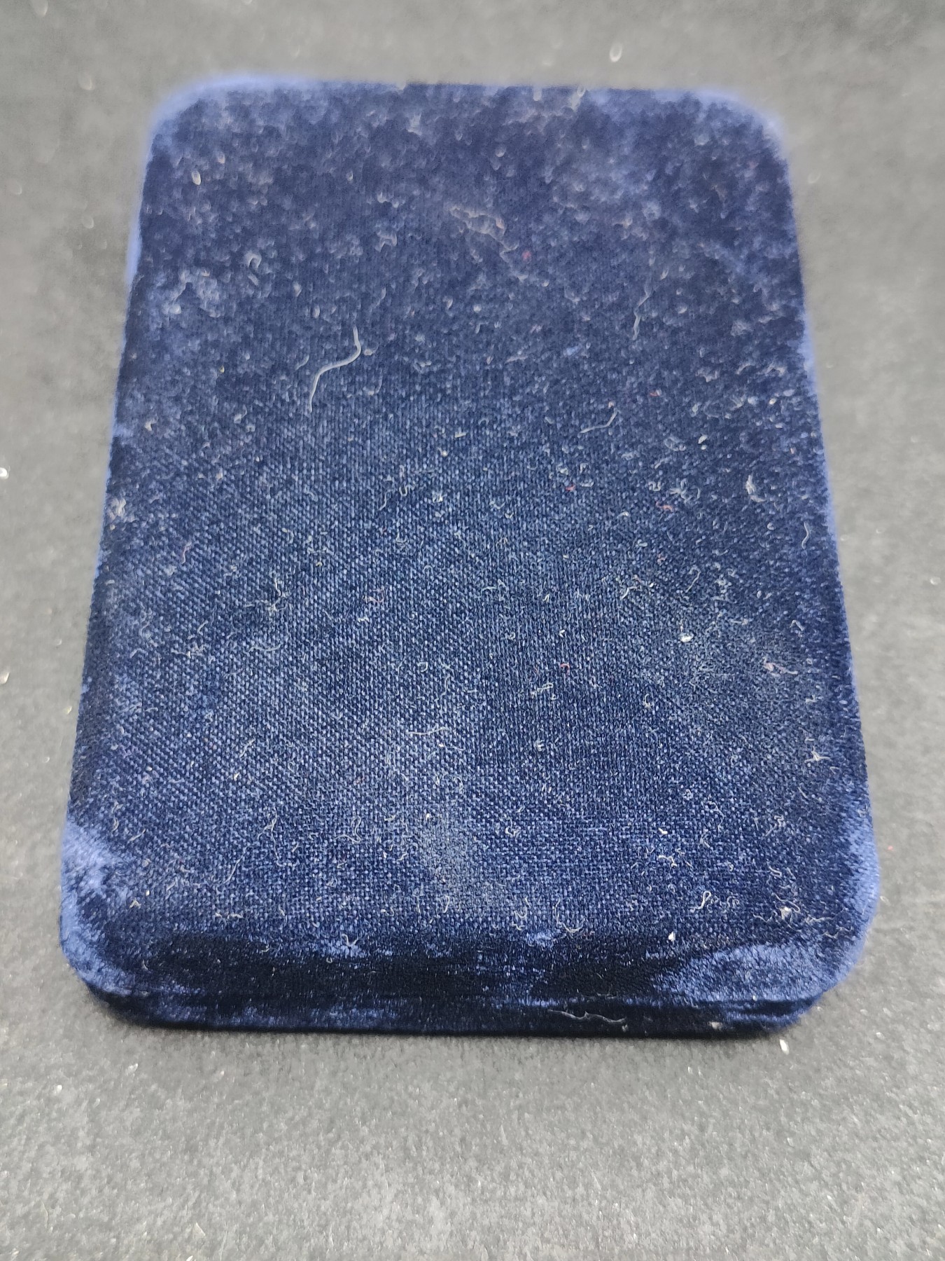 全场0元起拍 第117期 咸鱼国勋章拍卖专场 12月17日（周日）下午6：00开始 朝总联版烫金国徽盒三级国旗勋章