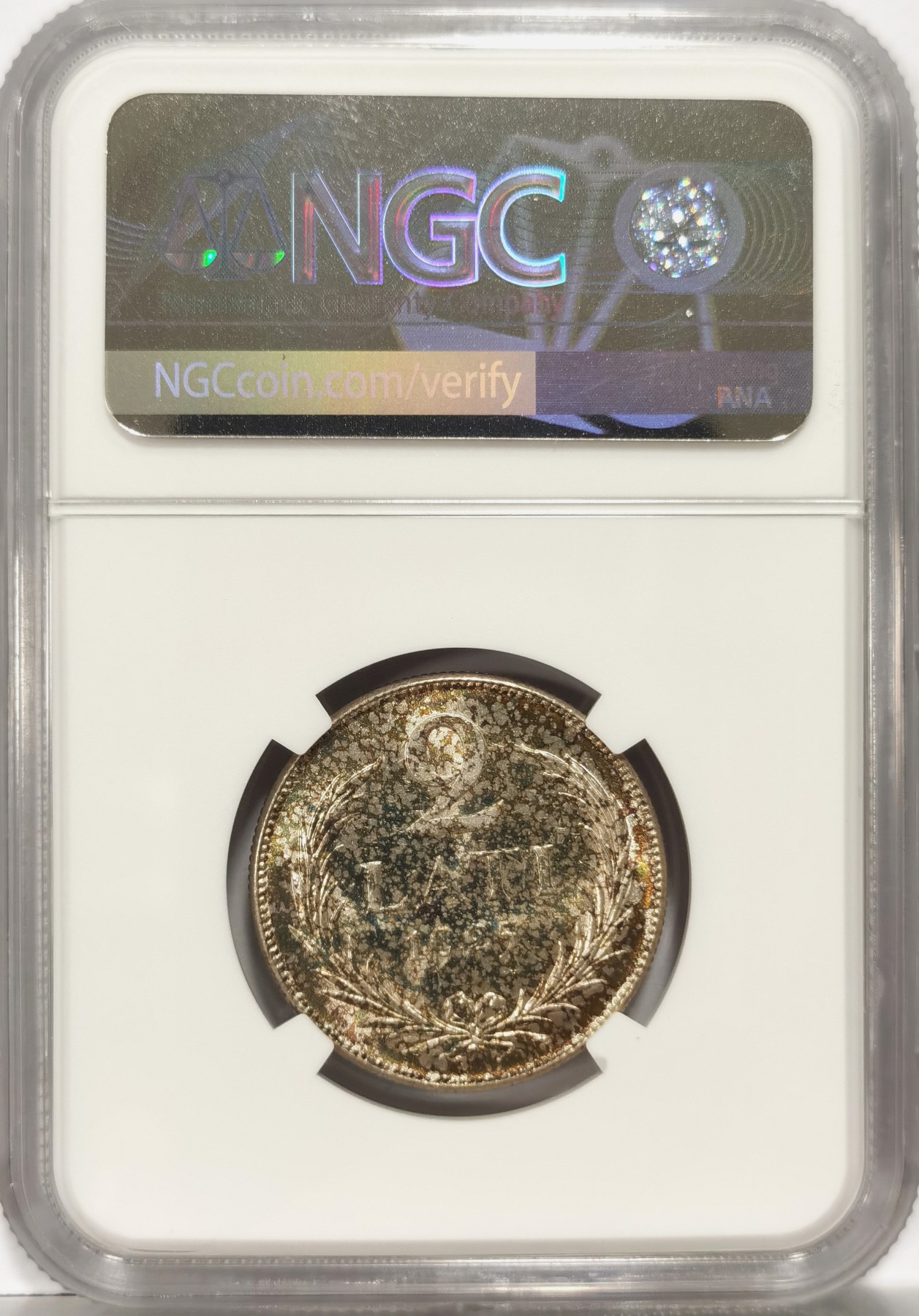 博洋堂世界钱币拍卖第056期（全场包邮） NGC MS64 拉脱维亚1925年2L银币，底板转光强烈，正反两面阴阳五彩包浆视觉效果震撼，外拍大涨品种，难得原光好品值得收藏