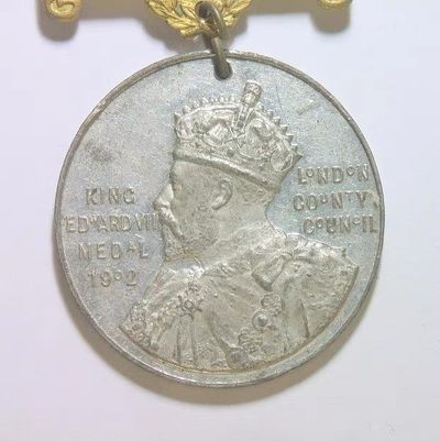 英国1905年 爱德华七世高浮雕精制大合金章 带铭牌 40MM - 英国1905年 爱德华七世高浮雕精制大合金章 带铭牌 40MM