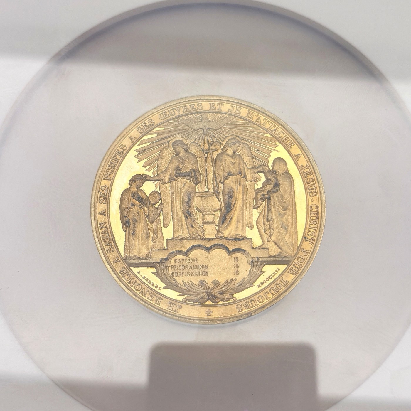 博洋堂世界钱币拍卖第056期（全场包邮） 法国1862年镀金铜章三圣礼纪念NGC MS63（雕刻家A. Borrel作品，51mm，比较少见的圣礼纪念章，未刻字。正面下方的留白处是用来镌刻本人姓名的；背面下方左侧写的是洗礼、初次圣礼和坚振礼这三个圣礼的名称，而右侧留白是用来镌刻本人接受这三次圣礼的具体年份。）