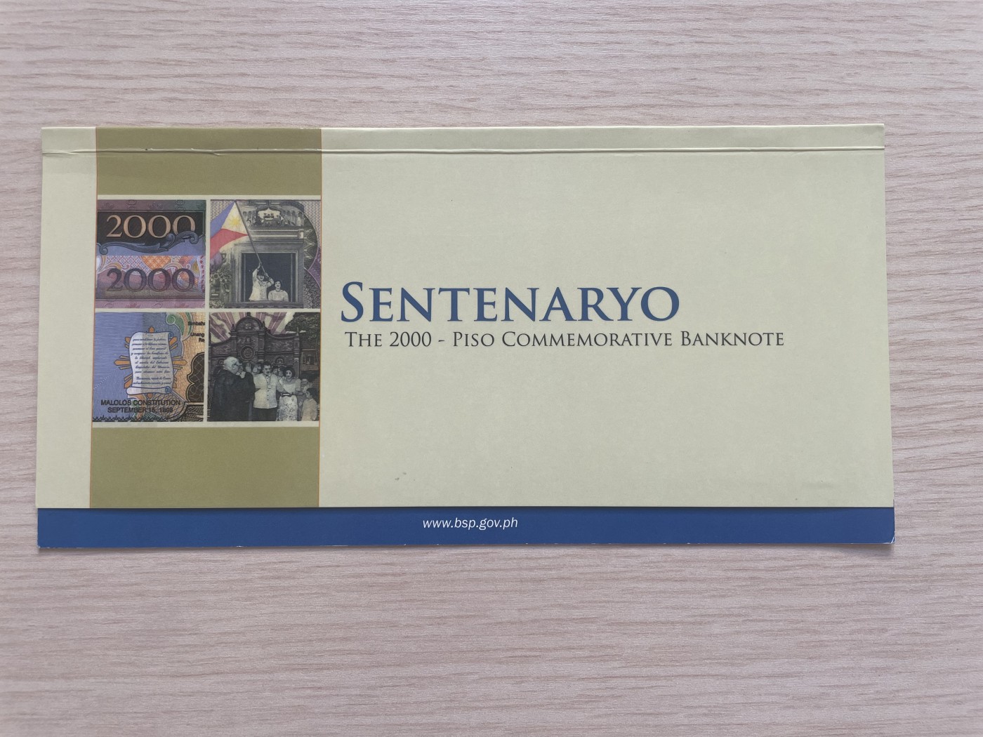 🌗乐淘淘世界纸币拍卖 第34期🌓 【A029303】菲律宾2001年纸币 2000比索 纪念钞 无47 原装册