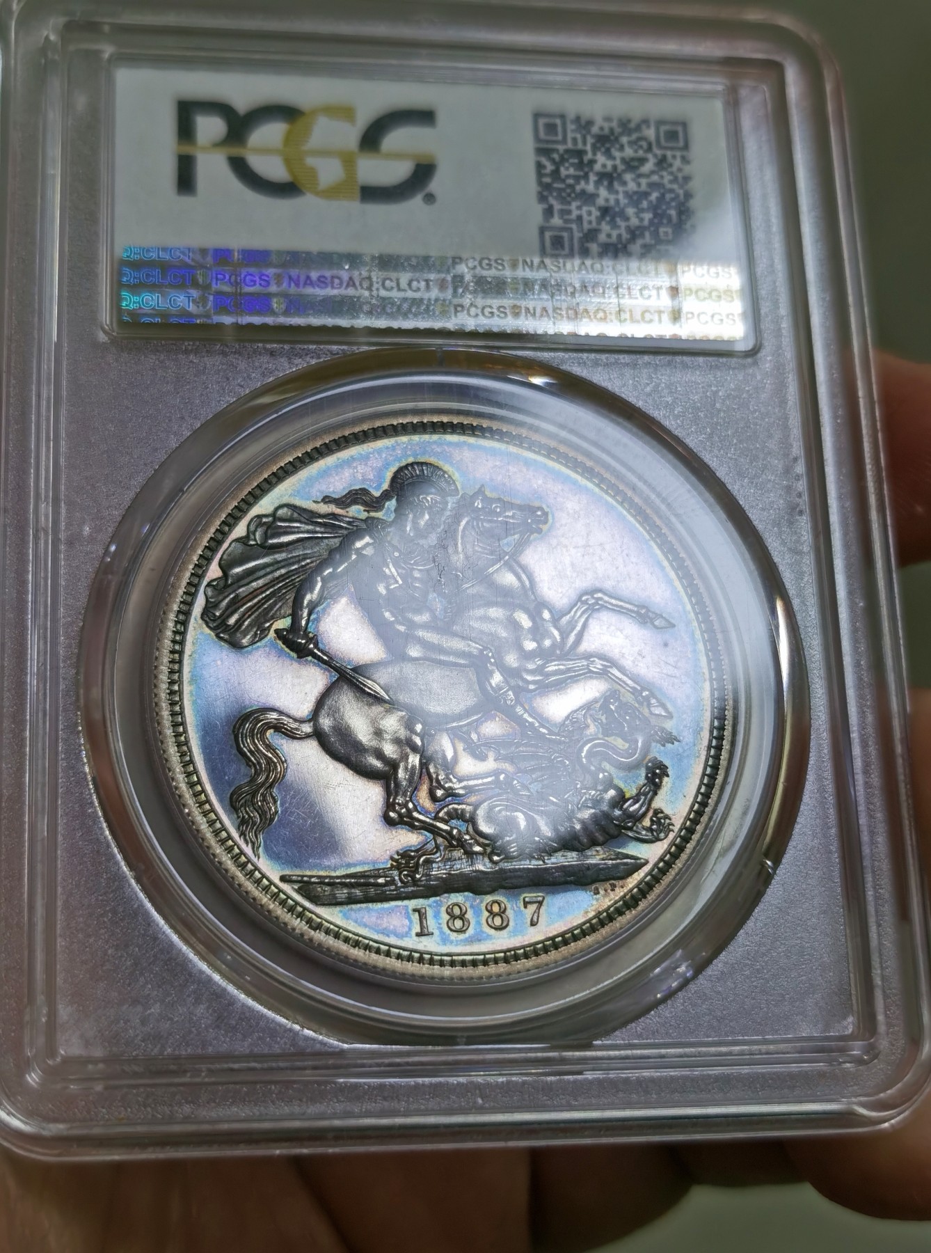 博洋堂世界钱币拍卖第056期（全场包邮） PCGS PR62CAM 英国1887年维多利亚1克朗马剑精制银币，名誉品，蓝汪汪的底板，CAM镜面效果，发行量1084枚，2012HA拍卖64分14.8万元