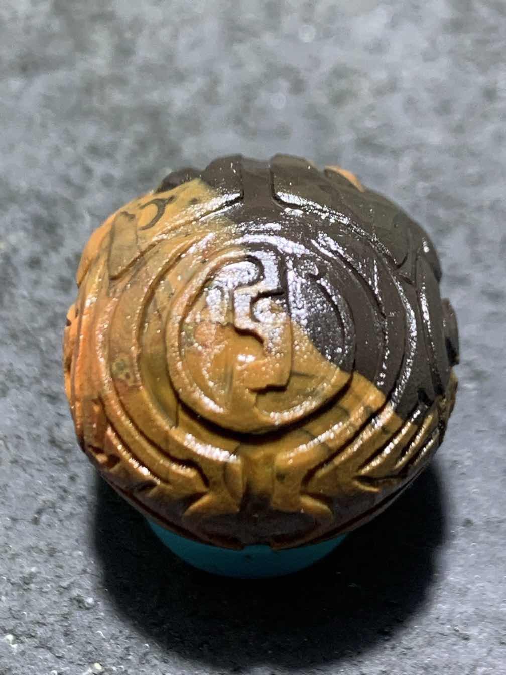 精美战国红玛瑙亚光手工雕刻古兽圆珠一颗！