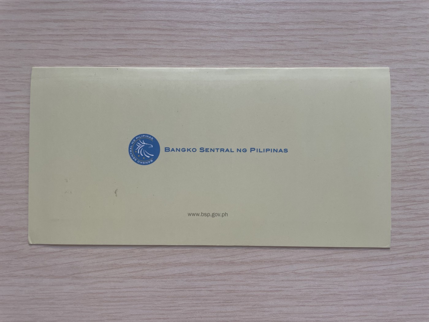 🌗乐淘淘世界纸币拍卖 第34期🌓 【A029303】菲律宾2001年纸币 2000比索 纪念钞 无47 原装册