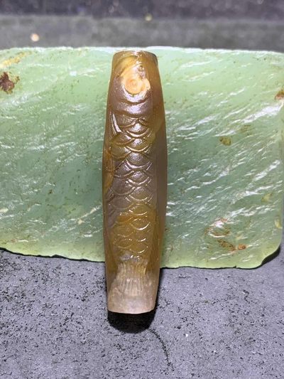 精美亚光高玉化冰飘巴西玛瑙手工俏色巧雕招财龙鱼大桶珠一个！ - 精美亚光高玉化冰飘巴西玛瑙手工俏色巧雕招财龙鱼大桶珠一个！