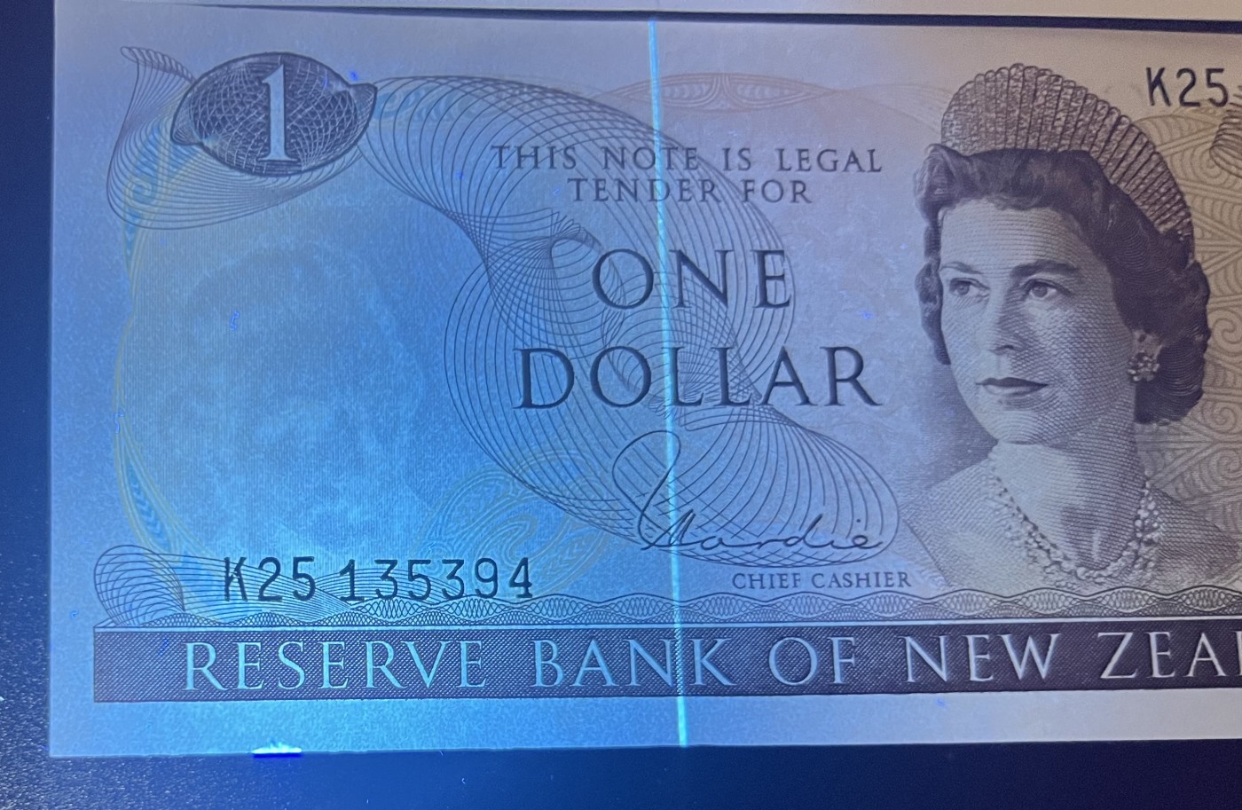 🌗乐淘淘世界纸币拍卖 第34期🌓 【高冠女王钞两张】直布罗陀1988年1镑 全新UNC/新西兰1967（1981）年1元 有中折