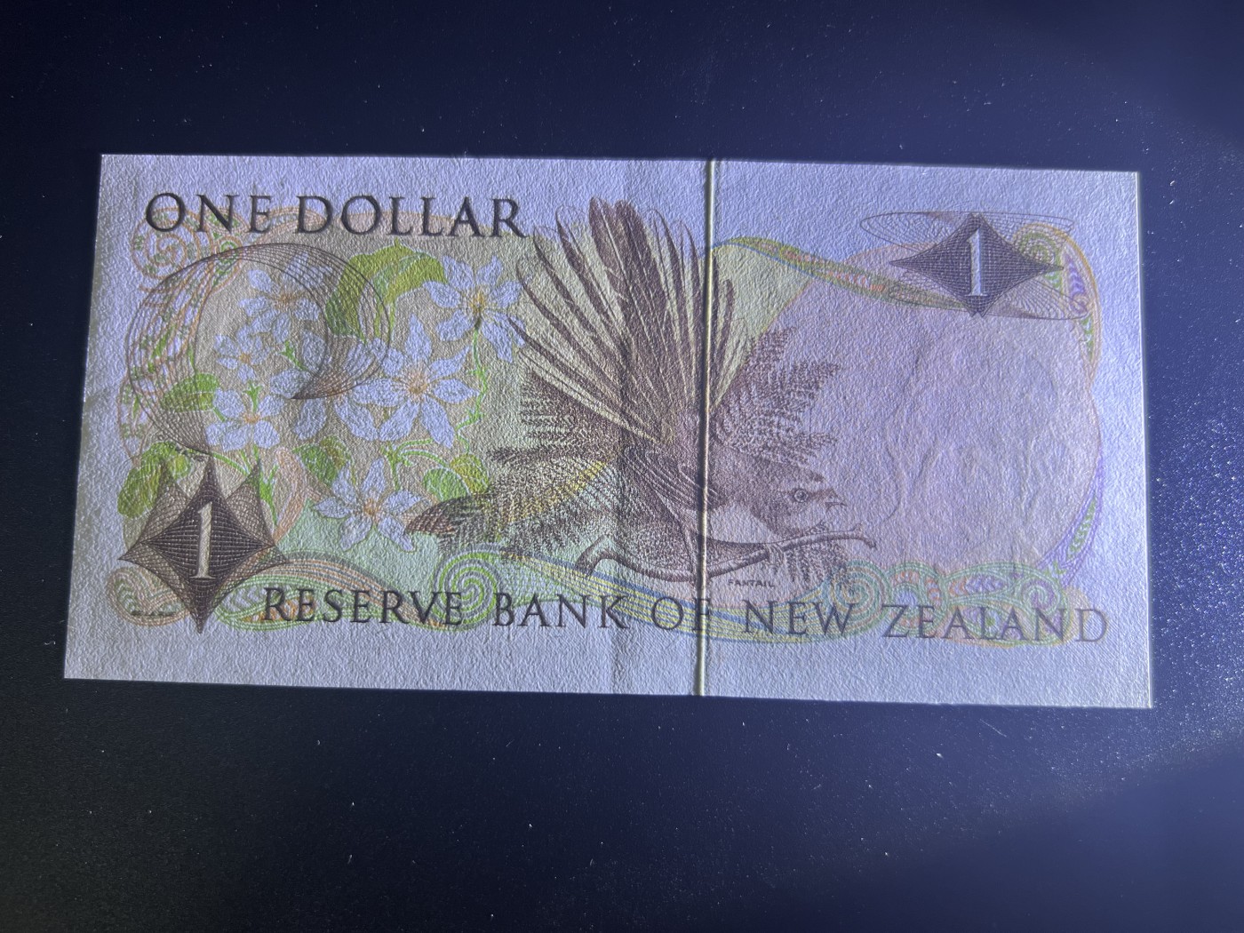 🌗乐淘淘世界纸币拍卖 第34期🌓 【高冠女王钞两张】直布罗陀1988年1镑 全新UNC/新西兰1967（1981）年1元 有中折