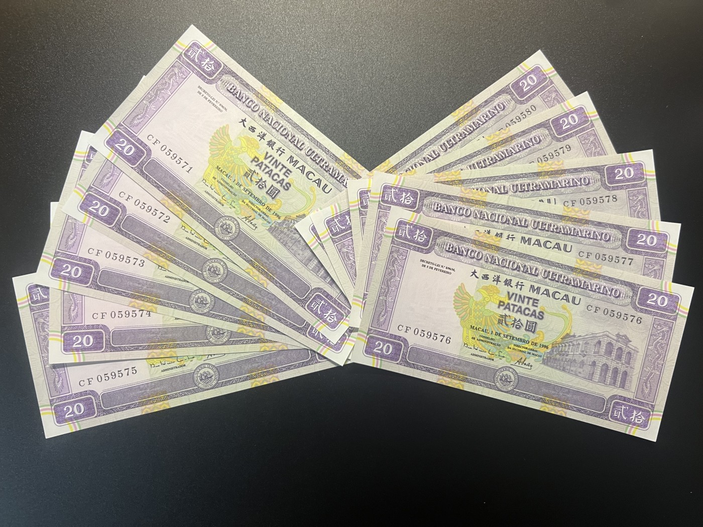 🌗乐淘淘世界纸币拍卖 第34期🌓 澳门1996年纸币十张 贰拾圓 凤凰钞 边缘潮斑 其中一张有折 其余UNC