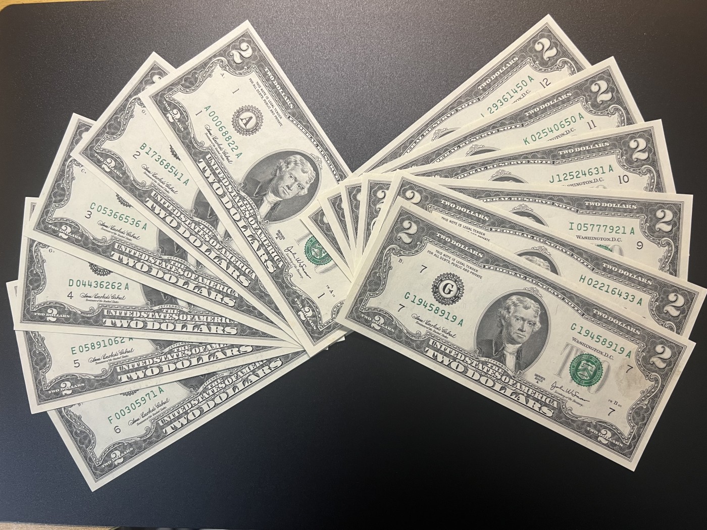 🌗乐淘淘世界纸币拍卖 第34期🌓 【A~L冠号大全】美国2003A版纸币 2美元 十二张 冠号大全 除A冠有荧光、G冠正面右上方有污渍外 其余全新UNC