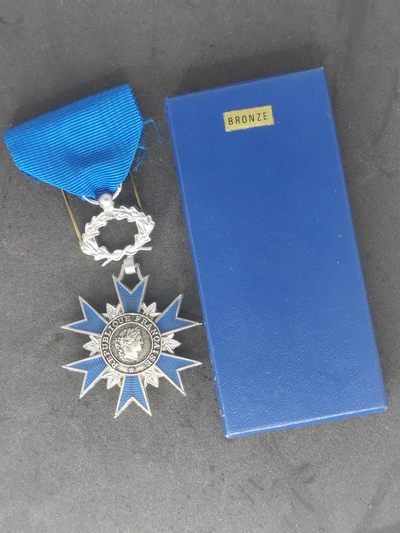 圣佩特罗拍卖（第七期） - 法国五共骑士级国家功绩勋章（带盒）