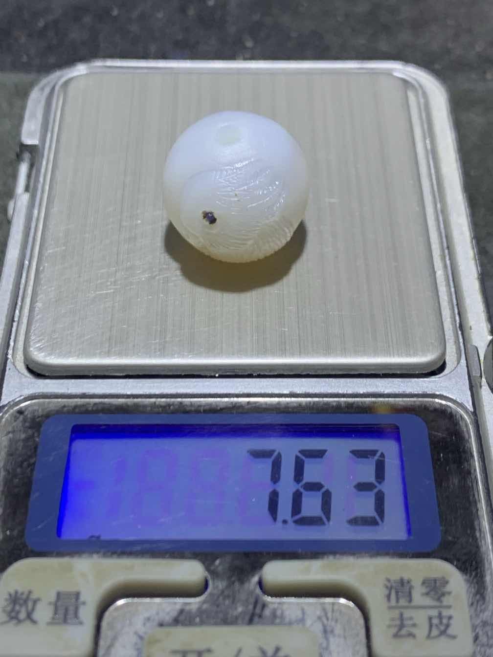 精美高玉化亚光海洋玉髓手工俏色巧雕鹦鹉随形圆珠一个！