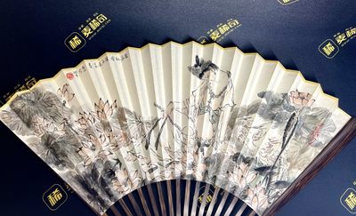 中福卡博会专场拍卖 - 戴家样三代弟子彫仙手绘禅意折扇，9.5寸，正面万朵红荷礼白莲，背面般若波罗蜜多心经
