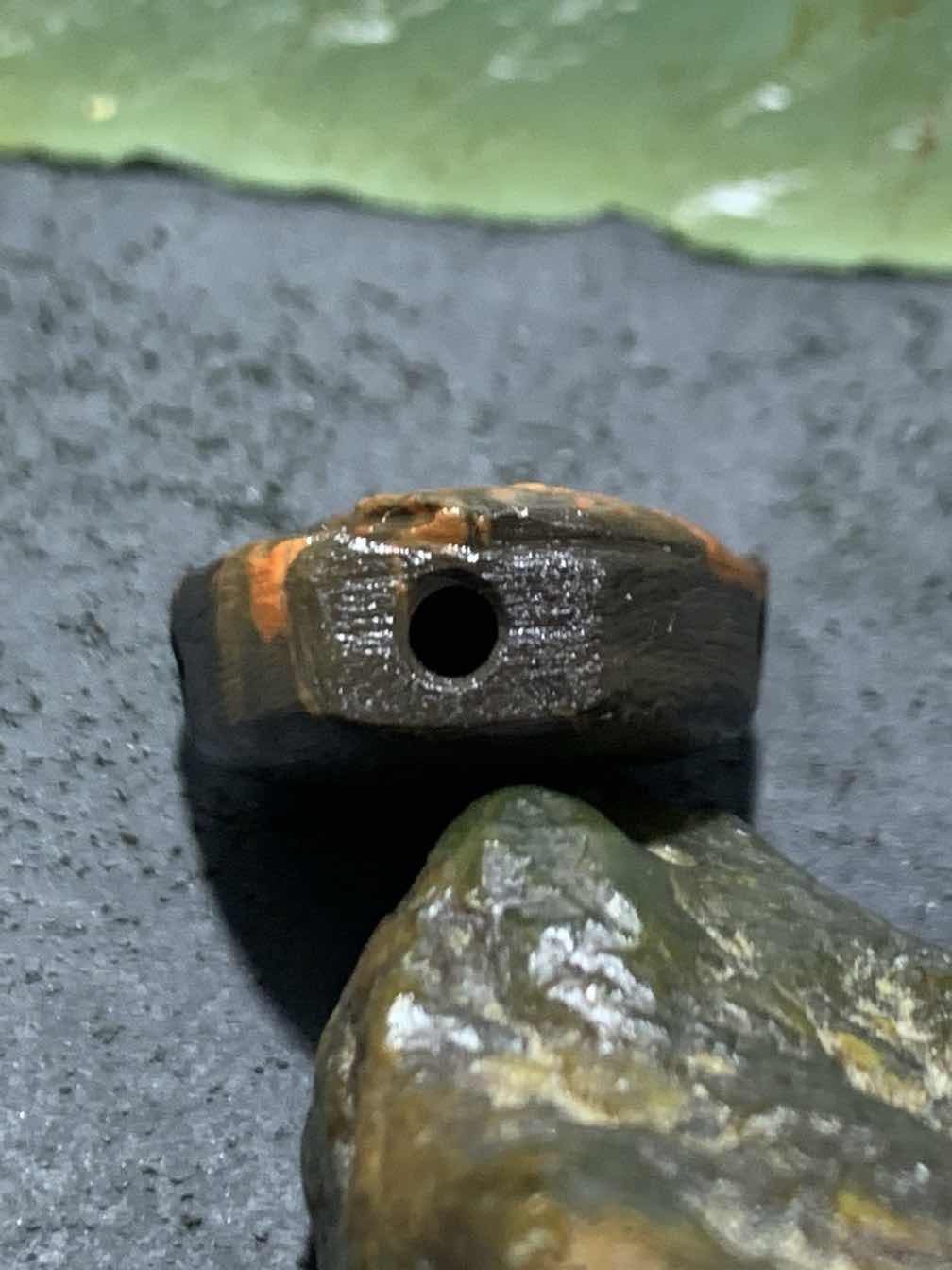 精美亚光战国红玛瑙手工俏色巧雕鲤鱼打挺一体小佛头三通一个，