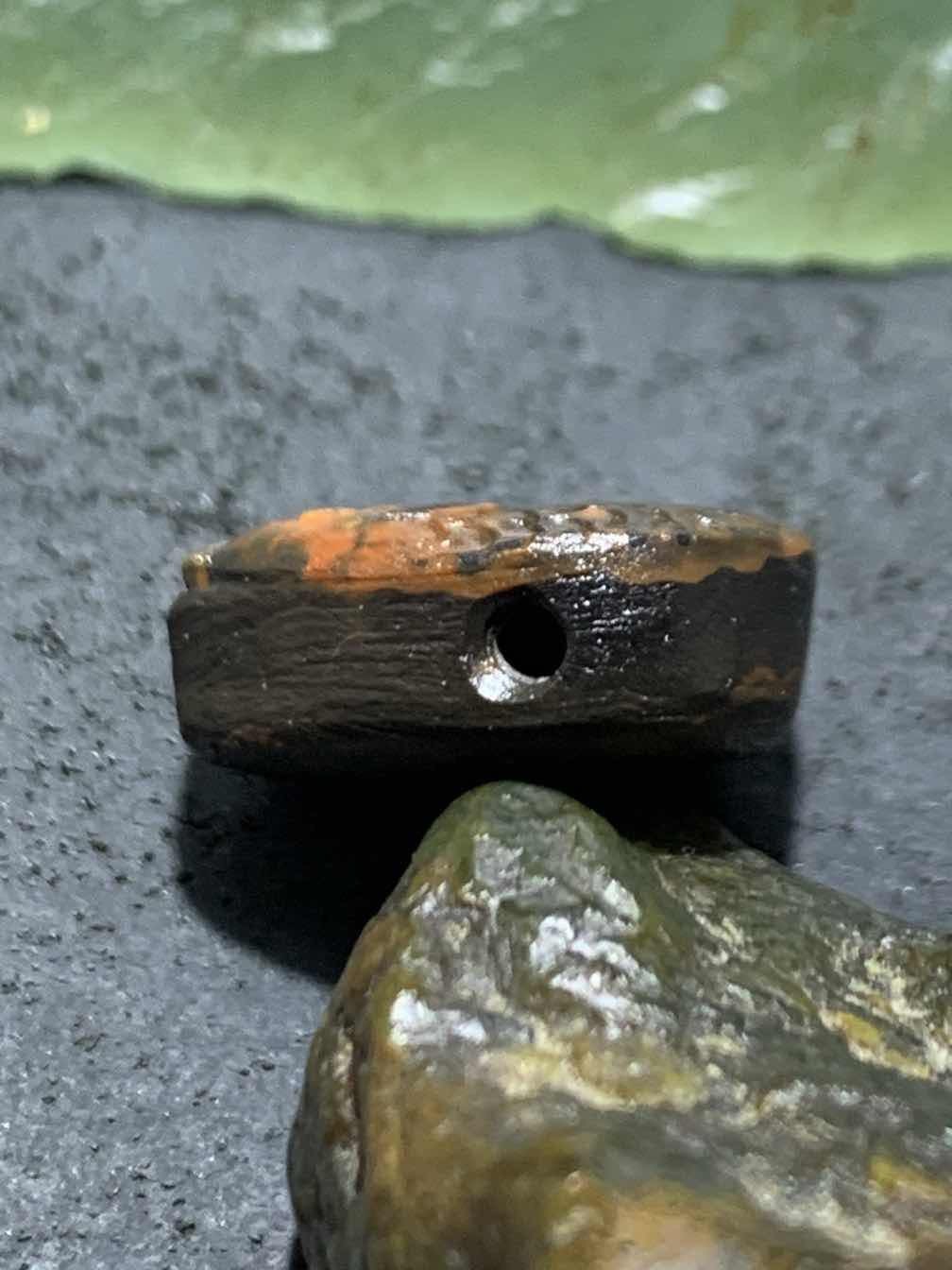 精美亚光战国红玛瑙手工俏色巧雕鲤鱼打挺一体小佛头三通一个，