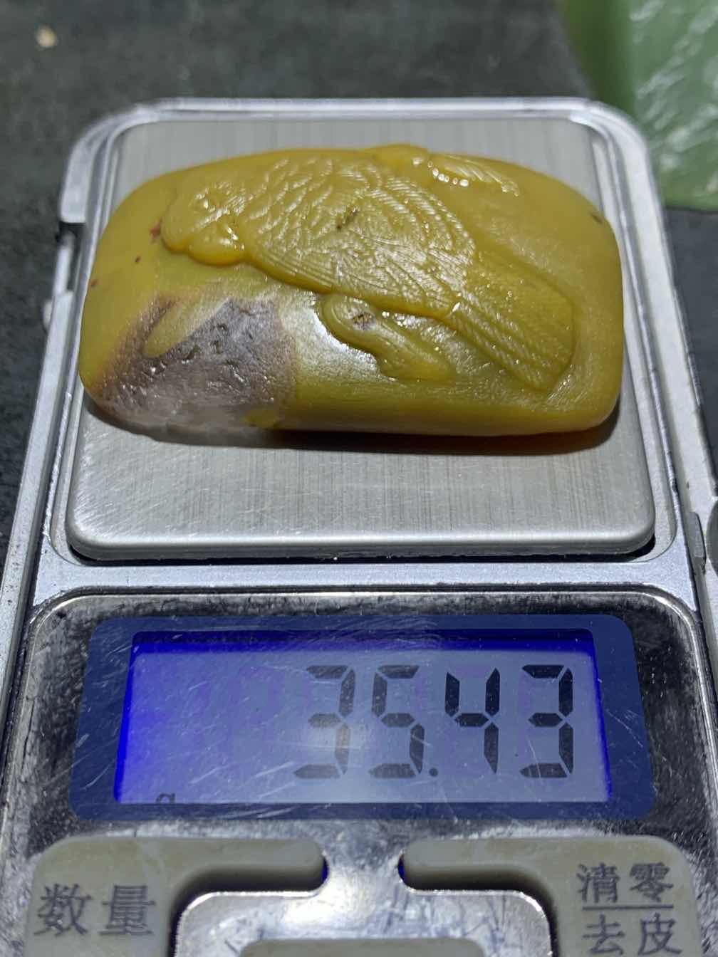 精美高润度冰飘鸡油黄战国红玛瑙手工俏色巧雕刻鹦鹉吊坠一个