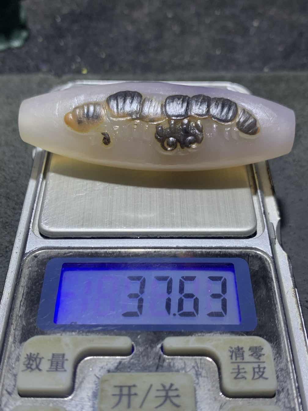 精美亚光高玉化巴西玛瑙手工俏色巧雕如意毛毛虫大桶珠一个