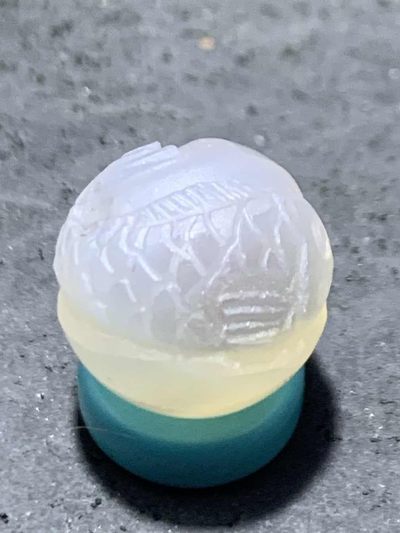 精美高玉化亚光海洋玉髓手工俏色巧雕鱼跃龙门圆珠一个！ - 精美高玉化亚光海洋玉髓手工俏色巧雕鱼跃龙门圆珠一个！