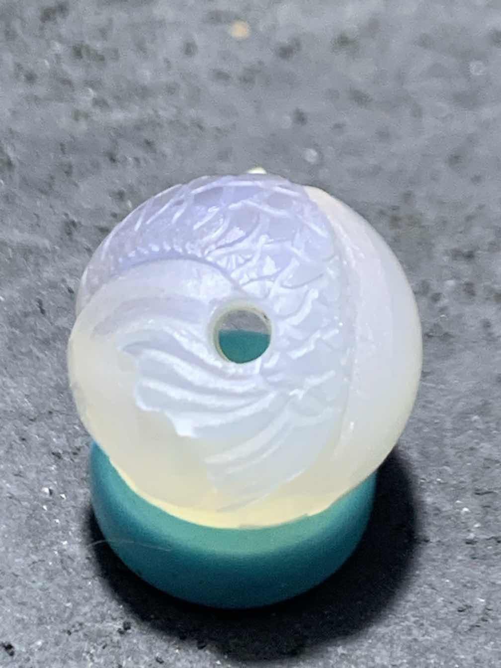 精美高玉化亚光海洋玉髓手工俏色巧雕鱼跃龙门圆珠一个！