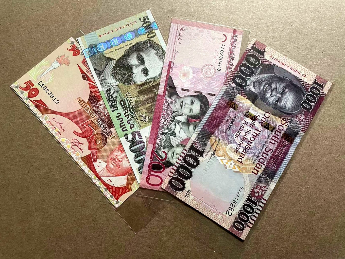 【Blue Auction】✨世界纸币精拍第406期【精】 【一组4张 众多无47】多国纸币一组 全新UNC