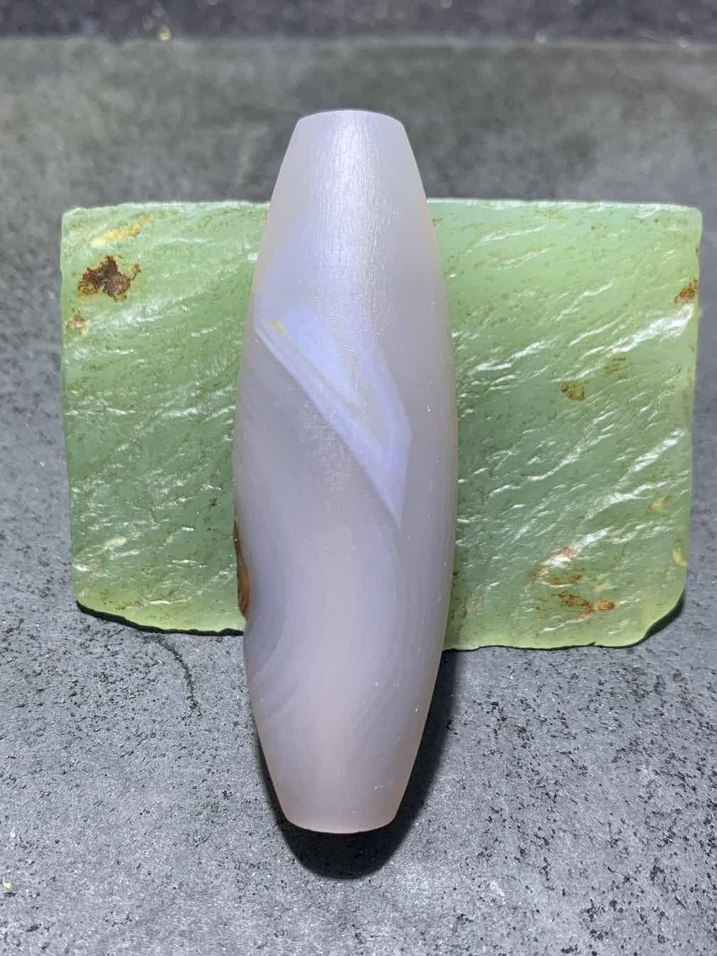 精美亚光高玉化巴西玛瑙手工俏色巧雕如意毛毛虫大桶珠一个
