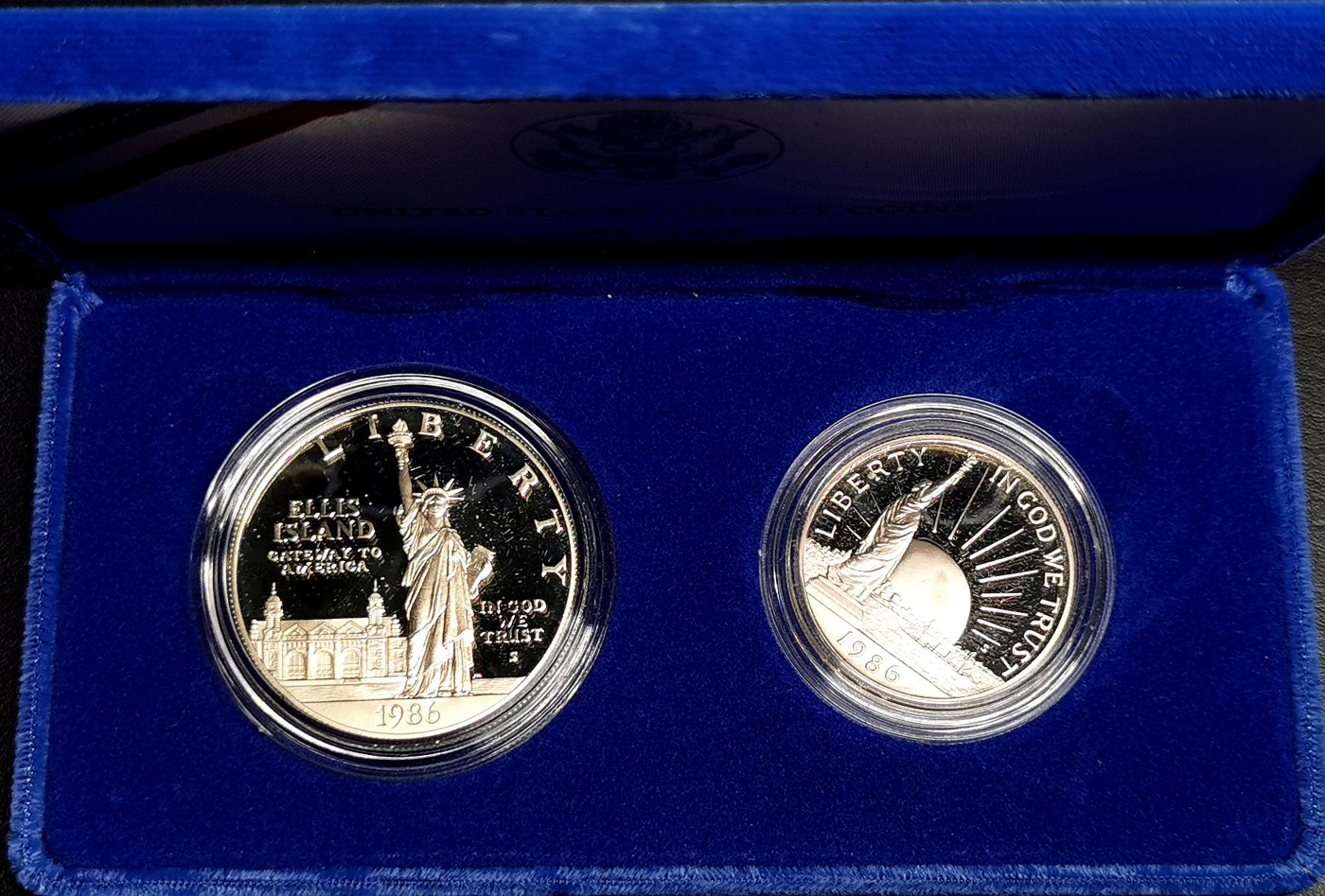 凡希社世界钱币微拍第二百五十七期（感恩专场） 1986美国Liberty银币两枚套原厂包装！