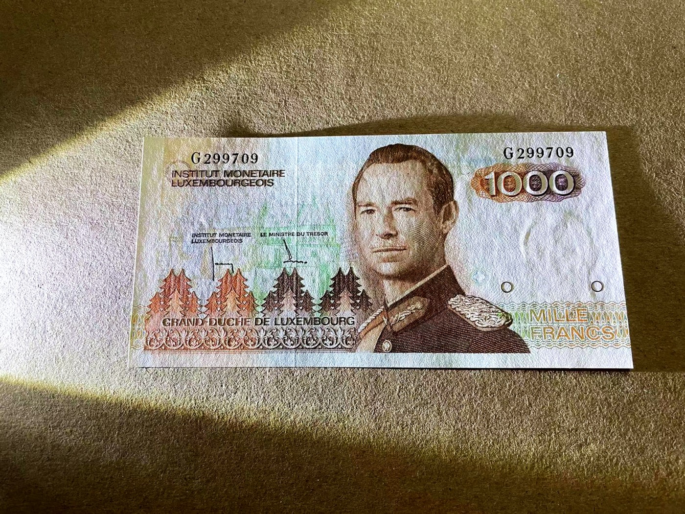 【Blue Auction】✨世界纸币精拍第406期【精】 卢森堡 1985年1000法郎 全新UNC