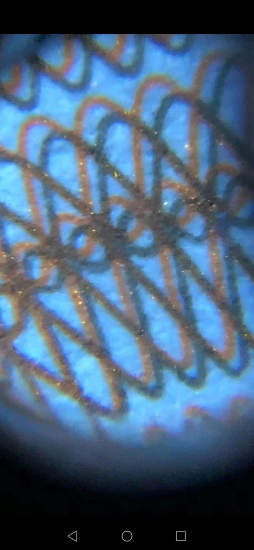 周日纸币拍场 🔥🔥钱坤评级8001—红金巧、纤丝，BZ22011257🔥🔥非常不错的品种，所谓红金巧就是背红+金满堂+七巧板，早期BZ冠，整刀都带纤丝，BZ2201是开标流水，目前仅发现这个流水存在红金巧特征，带专利图形标！最新发现背面灯下也有不规则金粉分布，而且还不少，希望老铁们珍惜