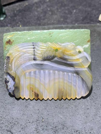 精美亚光高玉化巴西玛瑙手工雕刻凤凰梳形牌子一个， 精美亚光高玉化巴西玛瑙手工雕刻凤凰梳形牌子一个，