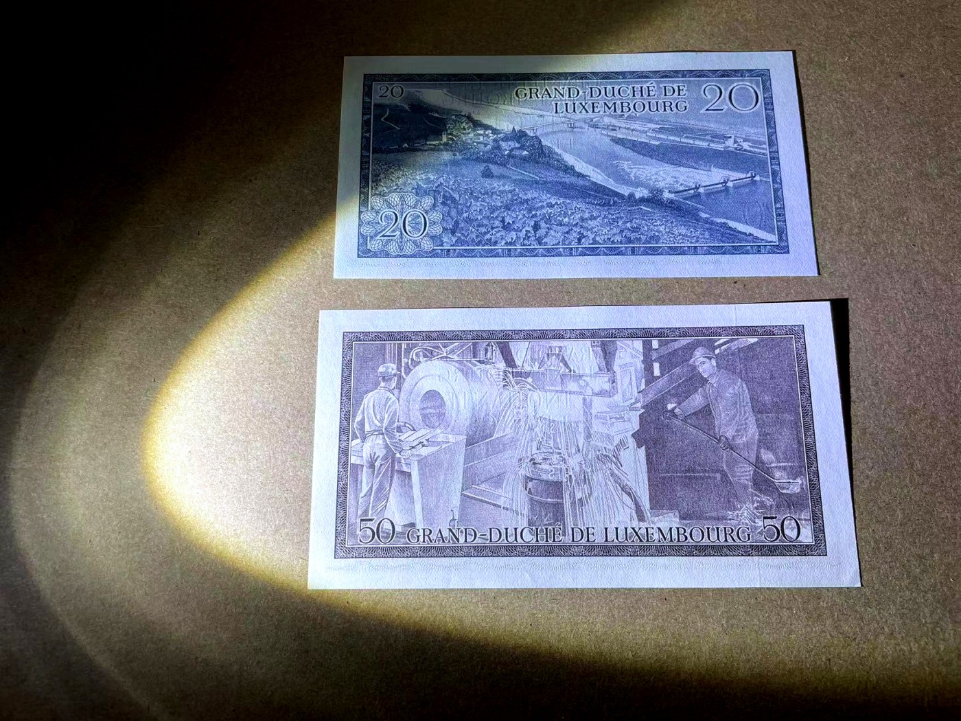 【Blue Auction】✨世界纸币精拍第406期【精】 【一组2张 包含无47】卢森堡20-50法郎一组 全新UNC （20法郎有一小点荧光）