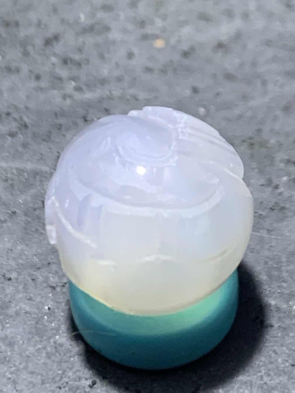 精美高玉化亚光海洋玉髓手工俏色巧雕鱼跃龙门圆珠一个！