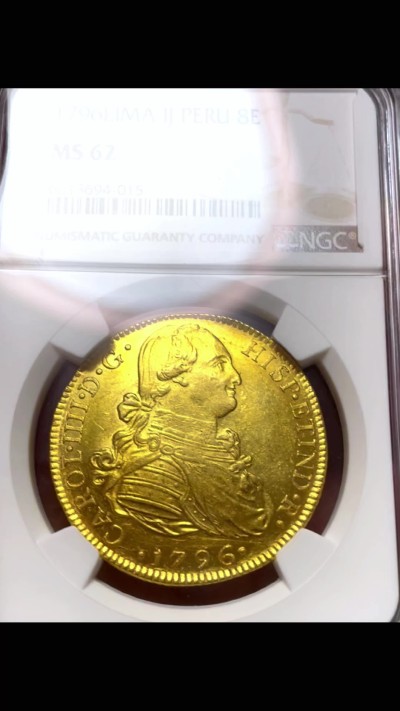【Blue Auction】✨世界纸币精拍第406期【精】 【仅1枚更高分 起飞大涨品种】西属秘鲁  LIMA版 1796年8埃斯库多 卡洛斯四世 27克大金币 NGC MS62高分（上了MS该品种就是分水岭 收藏级 秘鲁要少于哥伦比亚、智利等常见国别）实物转光非常强烈 底板如缎面般柔和 整体状态远比图片视频好 中拍者必当爱不释手