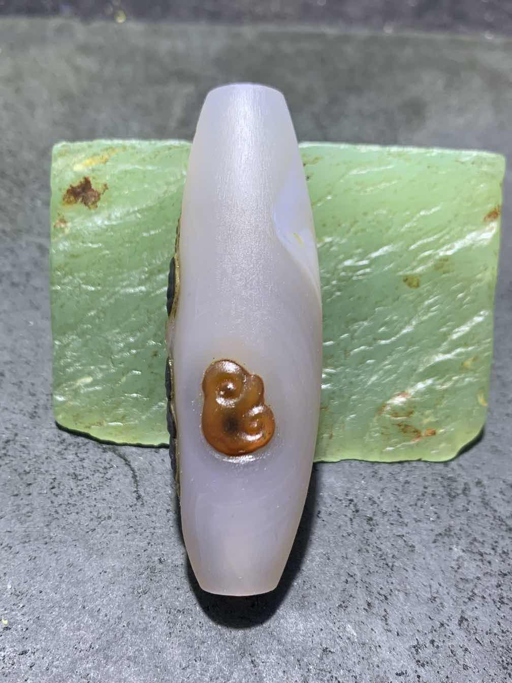 精美亚光高玉化巴西玛瑙手工俏色巧雕如意毛毛虫大桶珠一个