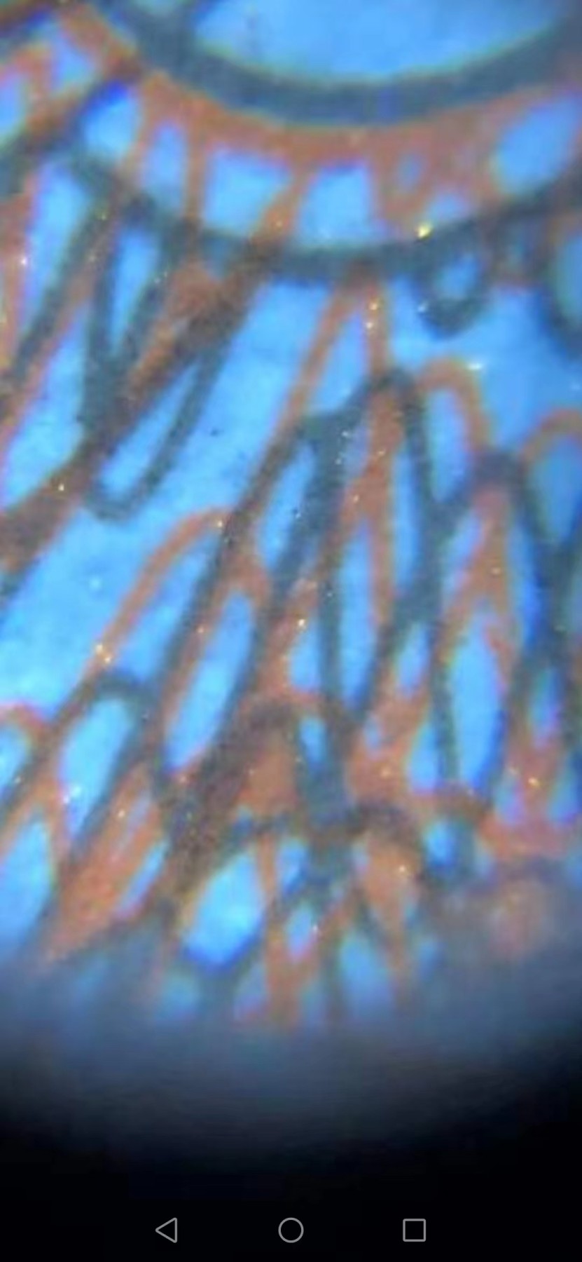 周日纸币拍场 🔥🔥钱坤评级8001—红金巧、纤丝，BZ22011257🔥🔥非常不错的品种，所谓红金巧就是背红+金满堂+七巧板，早期BZ冠，整刀都带纤丝，BZ2201是开标流水，目前仅发现这个流水存在红金巧特征，带专利图形标！最新发现背面灯下也有不规则金粉分布，而且还不少，希望老铁们珍惜