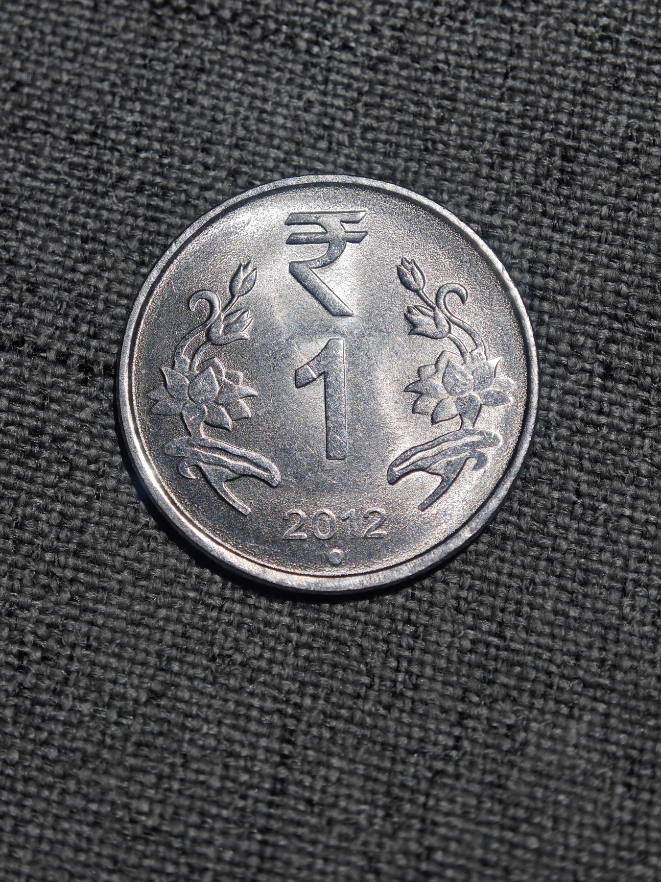 外国硬币收藏第5期 印度2012年1卢比（中间有划痕）