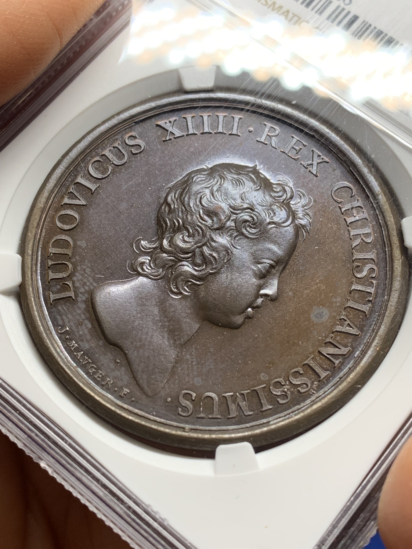 《竞宝斋》第224场-周日，周一，周二 3场 (全场包邮) 唯一冠军分 NGC MS65 法国1643年太阳王路易十四小孩版罗克罗伊之战纪念铜章