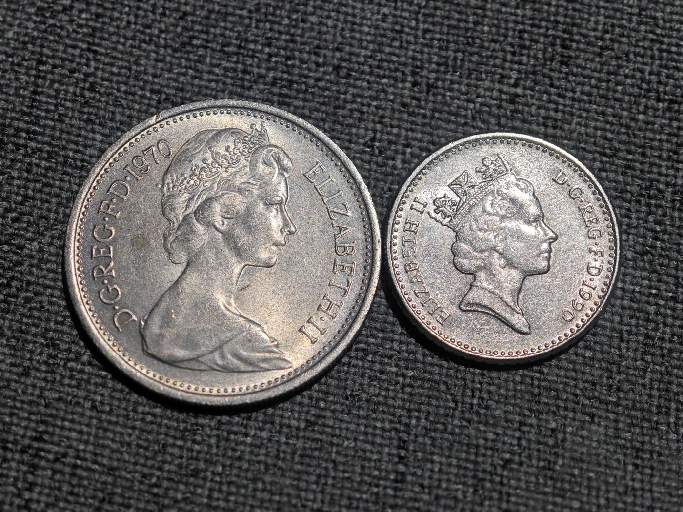 外国硬币收藏第5期 英国新版老版女王5便士2枚