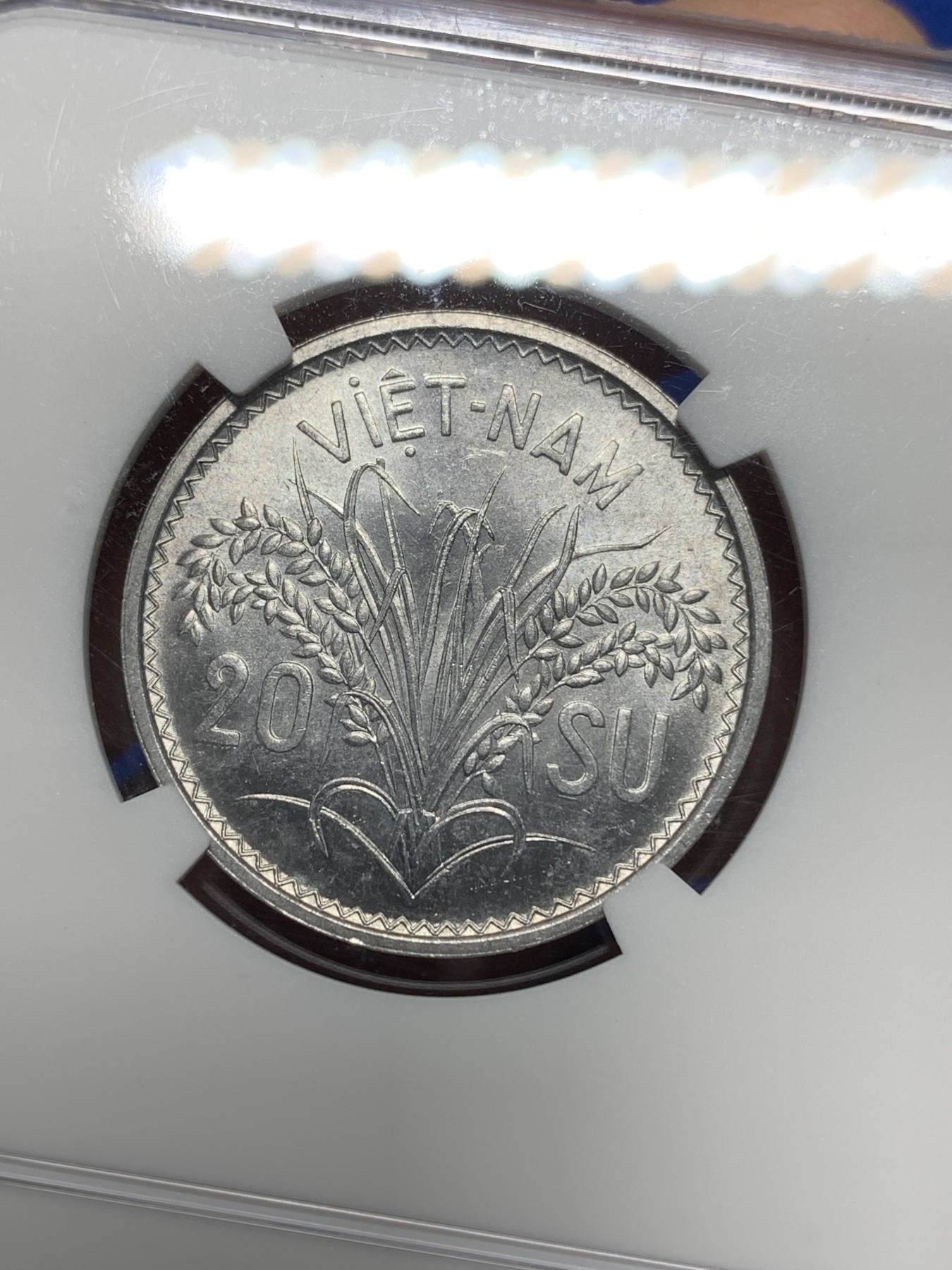 《竞宝斋》第224场-周日，周一，周二 3场 (全场包邮) NGC MS63 越南1953三美女20苏铝币