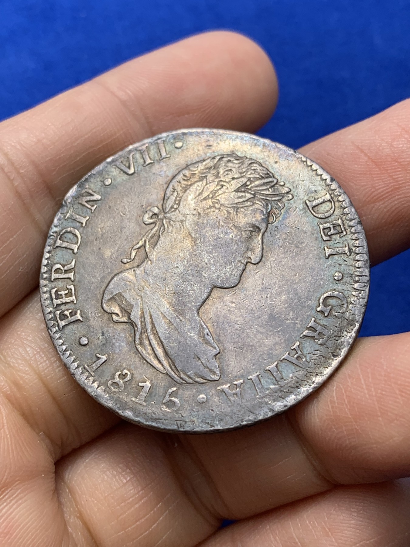 《竞宝斋》第224场-周日，周一，周二 3场 (全场包邮) 墨西哥1815年斐迪南七世双柱银币 原味带彩 细节见图