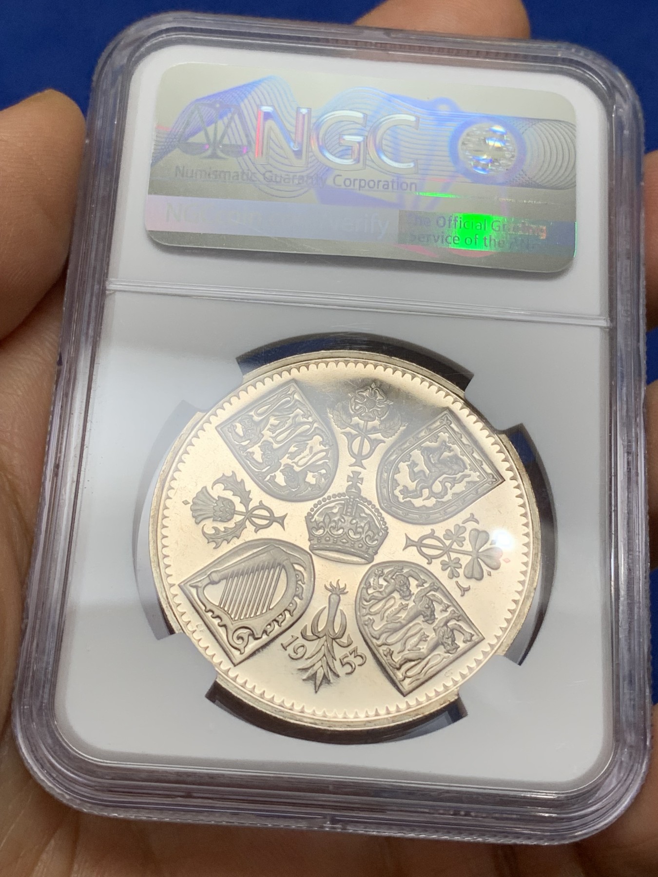 《竞宝斋》第224场-周日，周一，周二 3场 (全场包邮) NGC PF65CAMEO 英国1953年伊丽莎白二世女王加冕登基纪念克朗 精制版