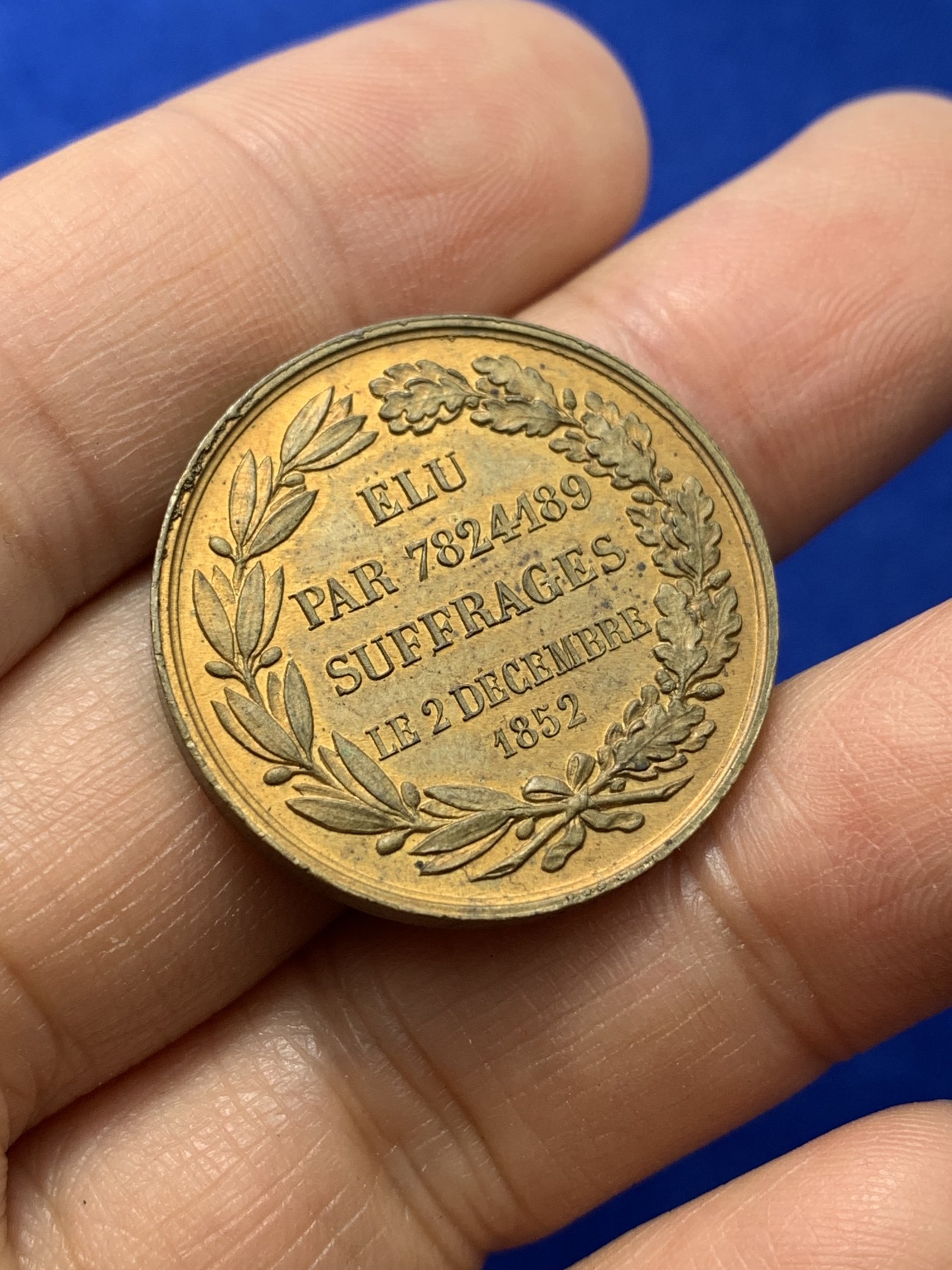 《竞宝斋》第224场-周日，周一，周二 3场 (全场包邮) 1852年法国纪念拿破仑新宪法 782万票赞成帝制 品相十分完好的一枚