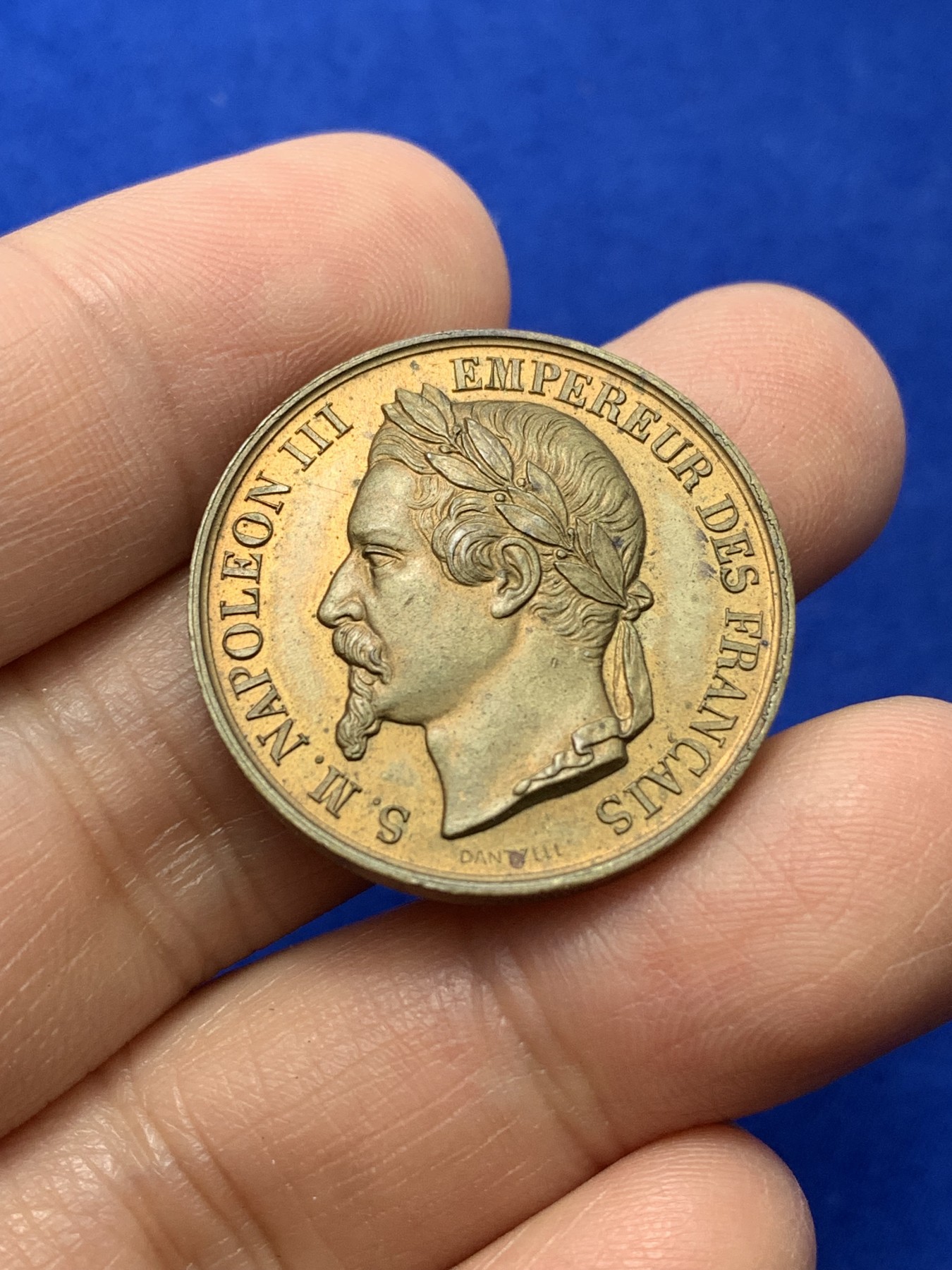 《竞宝斋》第224场-周日，周一，周二 3场 (全场包邮) 1852年法国纪念拿破仑新宪法 782万票赞成帝制 品相十分完好的一枚