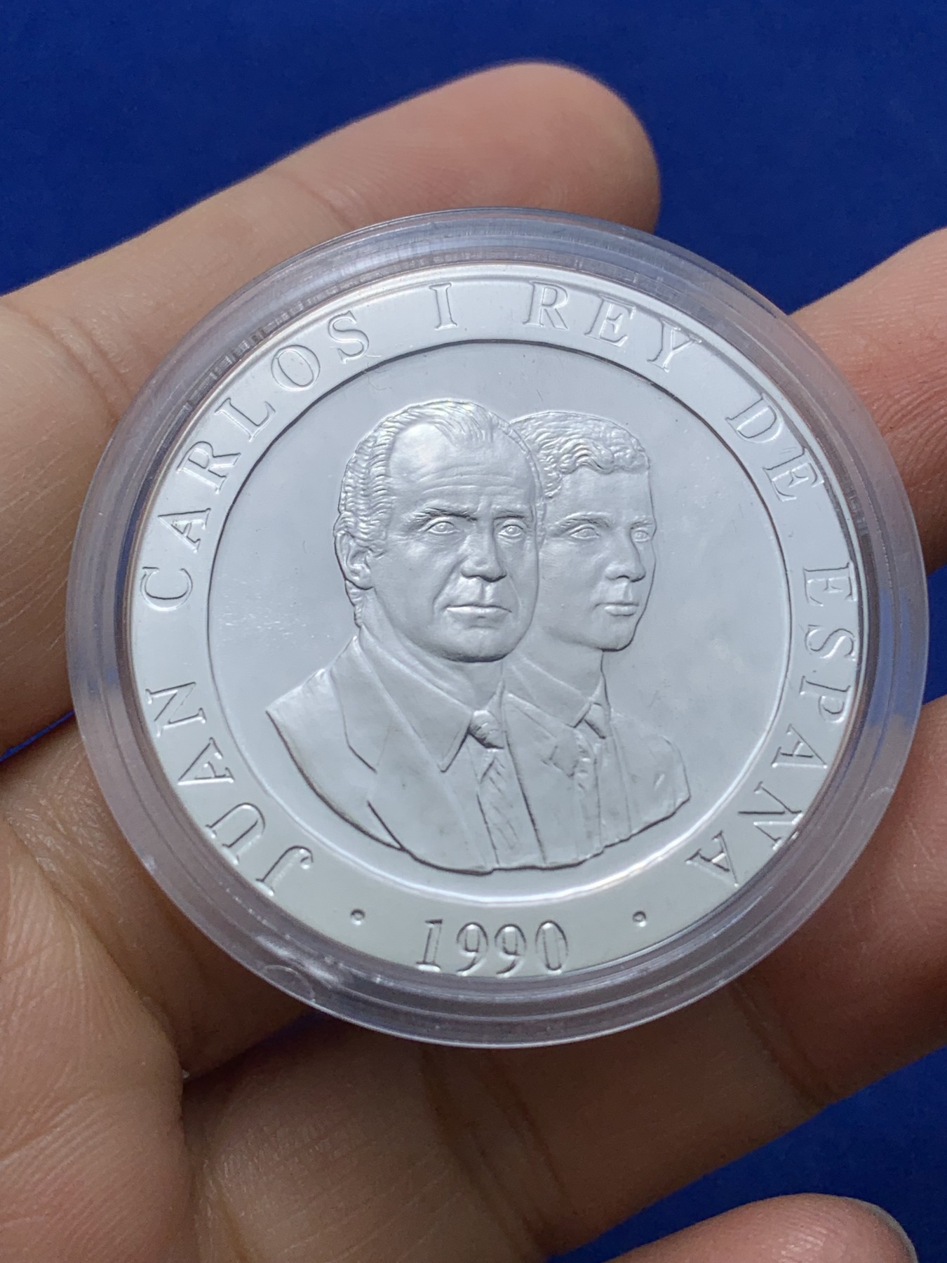 《竞宝斋》第224场-周日，周一，周二 3场 (全场包邮) 西班牙1992年 巴塞罗那奥运 2000比塞塔精制大银币 27克 925银 蓝盒