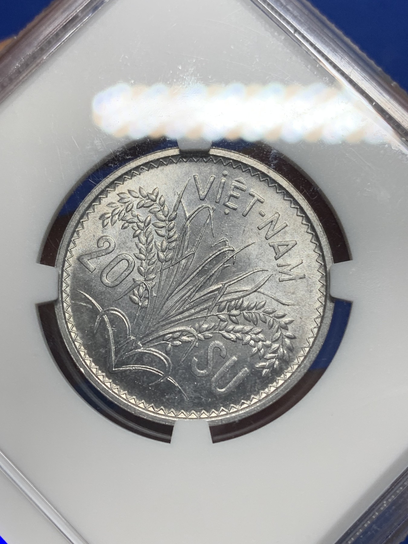 《竞宝斋》第224场-周日，周一，周二 3场 (全场包邮) NGC MS63 越南1953三美女20苏铝币