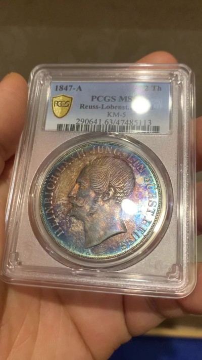 《竞宝斋》第224场-周日，周一，周二 3场 (全场包邮) 唯一亚军分 PCGS MS63 德国 1847 罗斯 海因里希六世 流通版2泰勒 37.1克大银币   绚丽五彩包浆 小邦稀少品种 不可错过 发行量克劳斯标注仅2750枚，德国目录标注5500枚