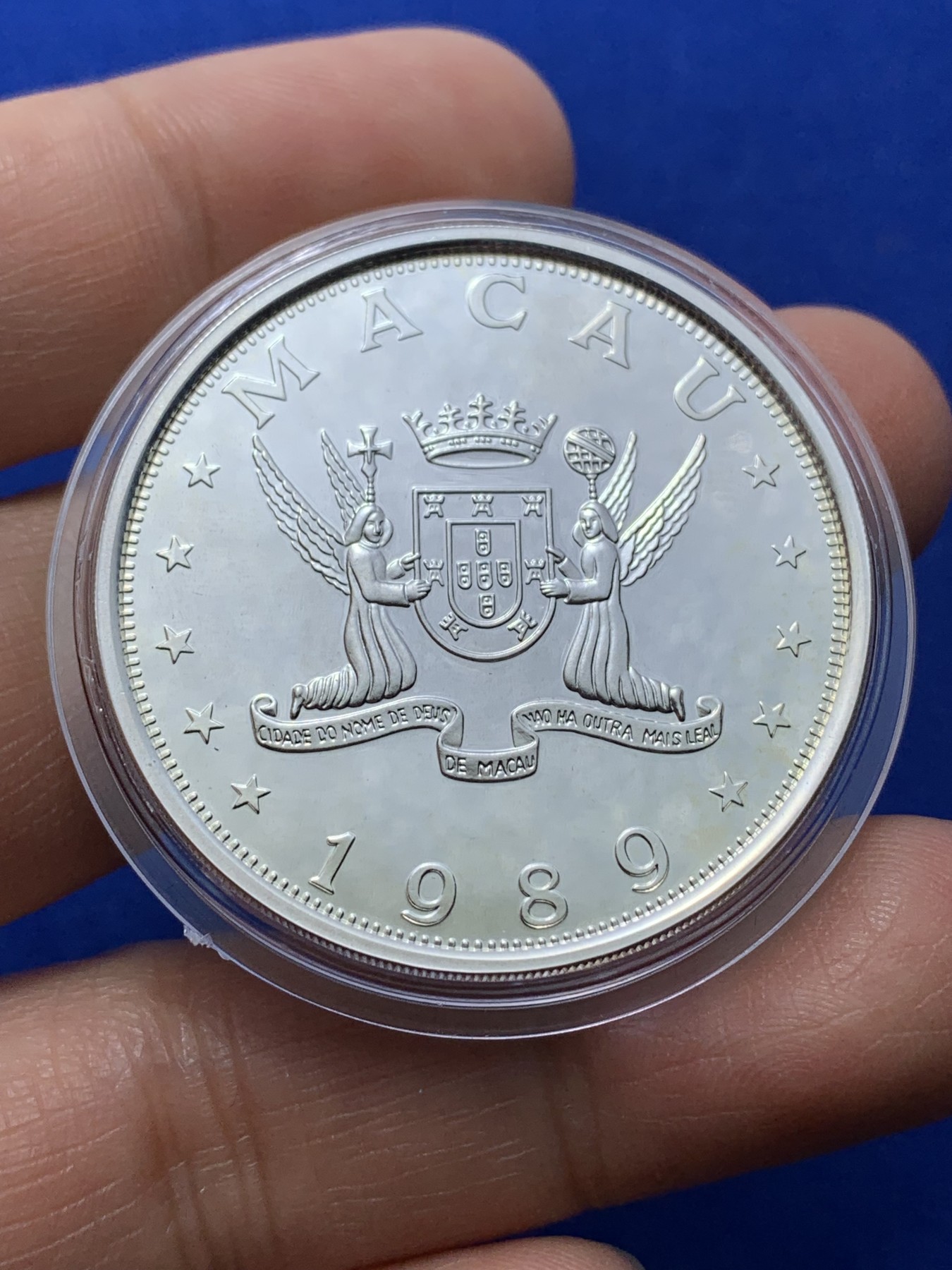 《竞宝斋》第224场-周日，周一，周二 3场 (全场包邮) 澳门1989年 妈祖阁 100元 精制大银币