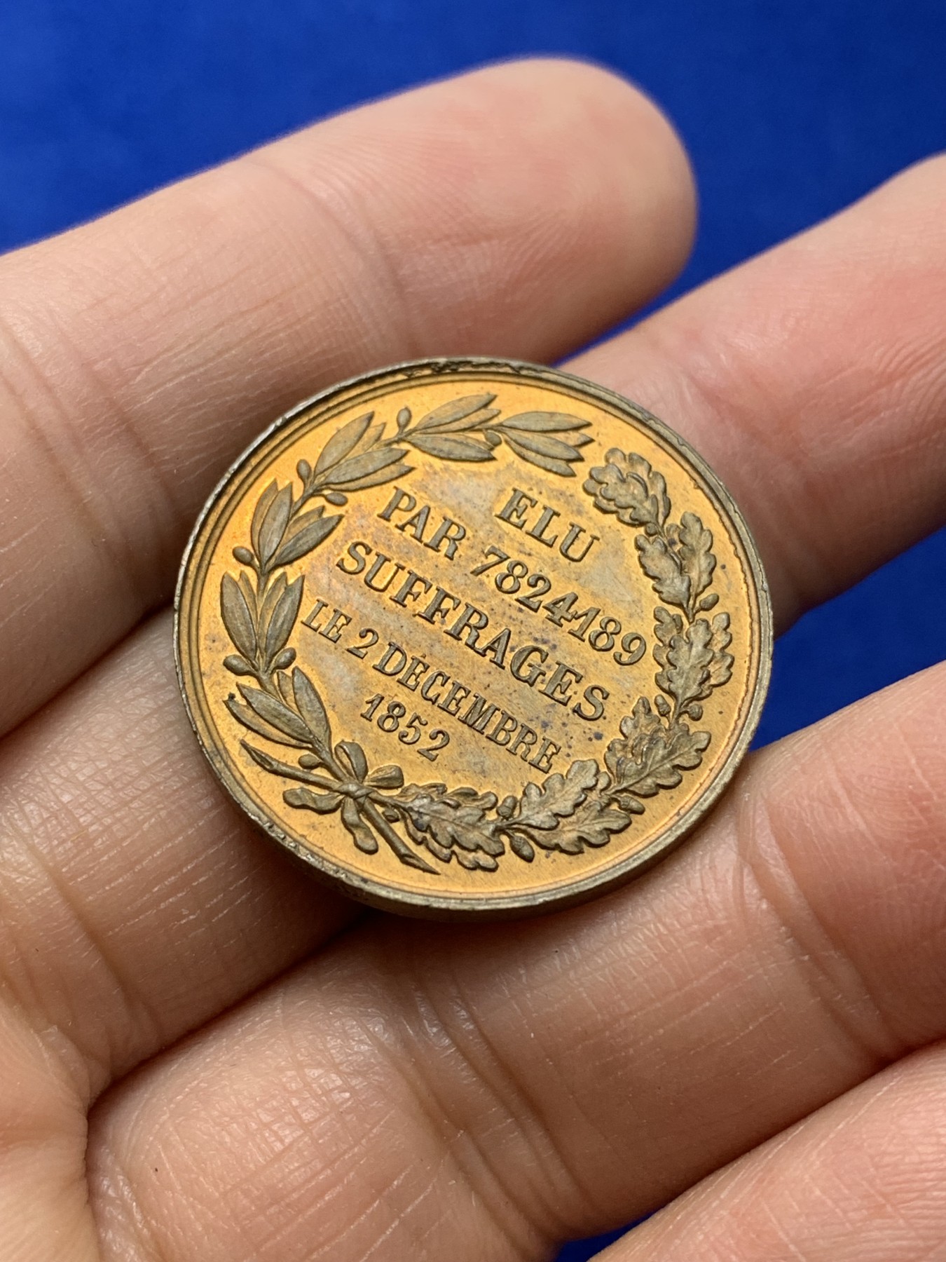 《竞宝斋》第224场-周日，周一，周二 3场 (全场包邮) 1852年法国纪念拿破仑新宪法 782万票赞成帝制 品相十分完好的一枚