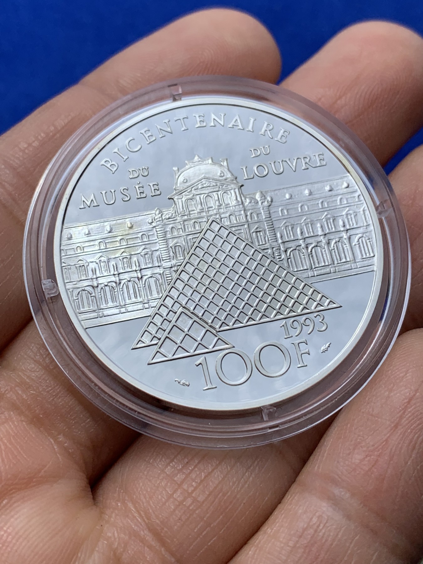 《竞宝斋》第224场-周日，周一，周二 3场 (全场包邮) 法国1993卢浮宫珍藏系列-拿破仑.波拿巴加冕典礼-100法郎精制银币（盒证齐全） 重22.2g 900银 37mm 发行20000枚