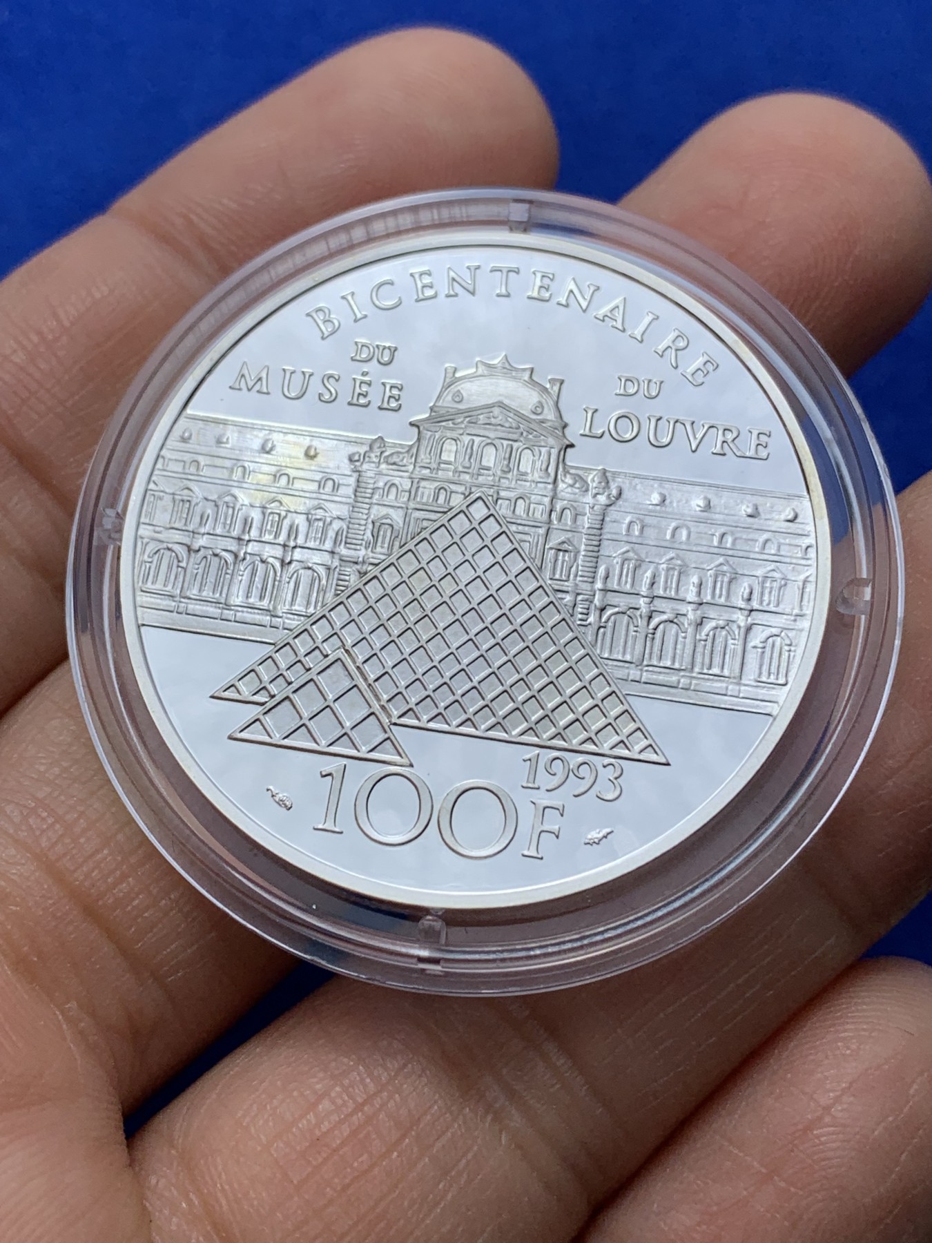 《竞宝斋》第224场-周日，周一，周二 3场 (全场包邮) 法国1993卢浮宫珍藏系列-拿破仑.波拿巴加冕典礼-100法郎精制银币（盒证齐全） 重22.2g 900银 37mm 发行20000枚